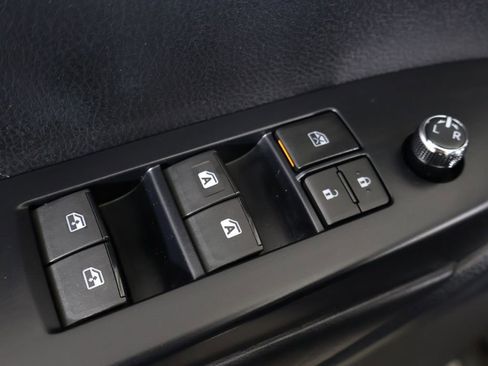 Used 2019 Toyota Highlander XLE AWD/4WD image 43
