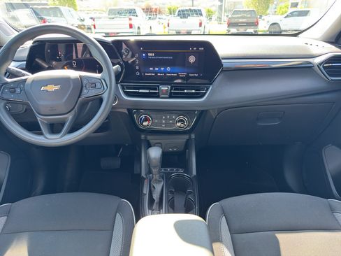 Used 2025 Chevrolet TrailBlazer LT AWD/4WD image 9