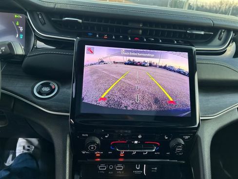 Used 2022 Jeep Grand Cherokee Limited 4xe image 29