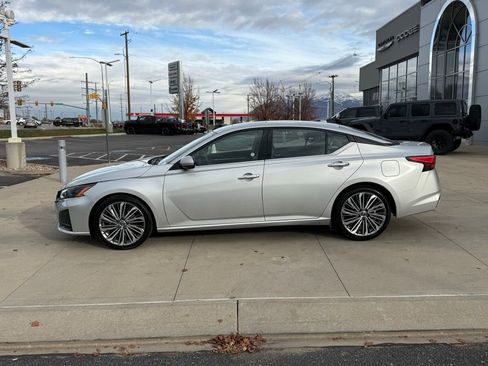 Used 2023 Nissan Altima 2.5 SL image 11
