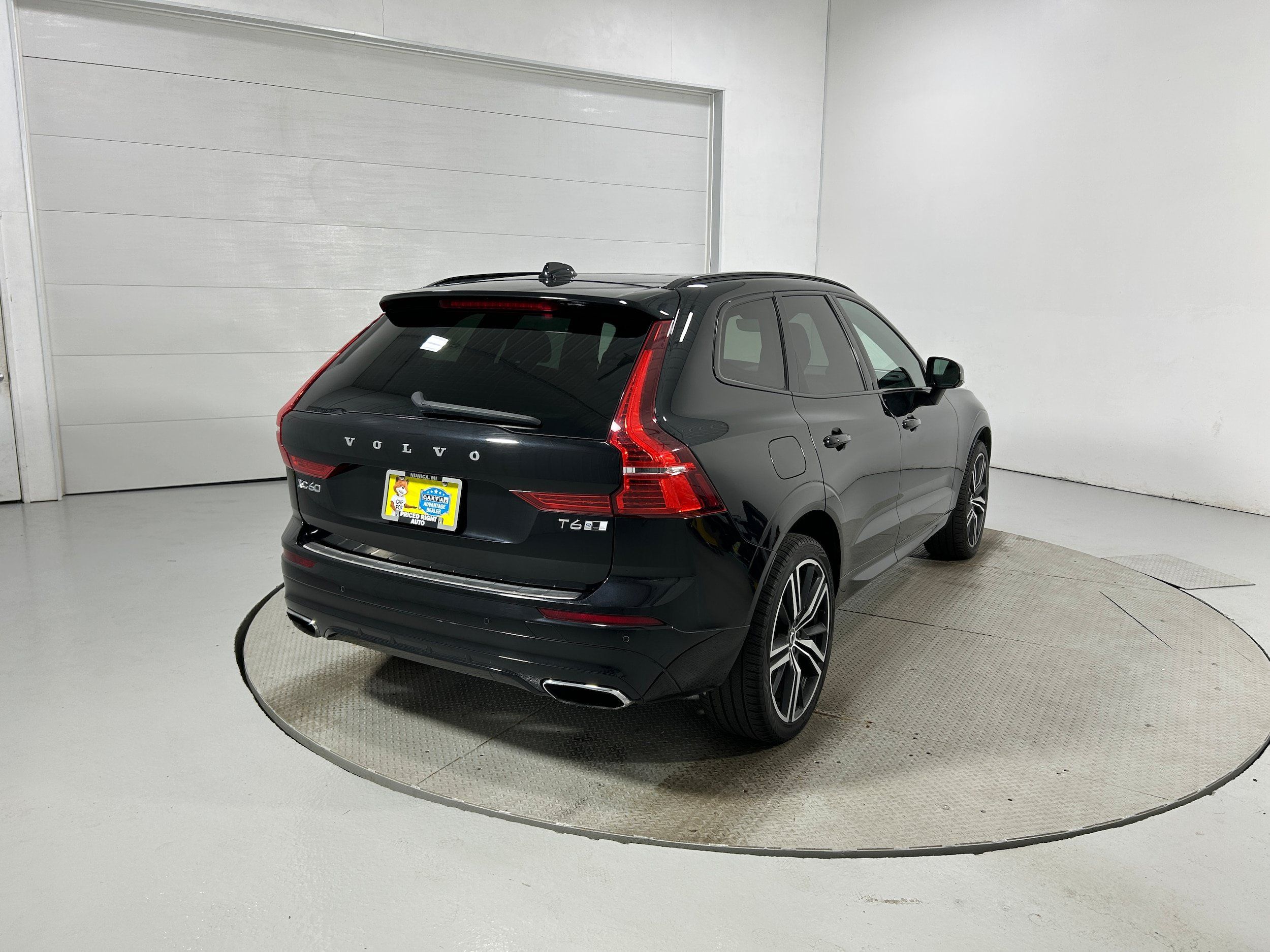 Used 2020 Volvo XC60 T6 R-Design w/ Protection Package Premier AWD/4WD image 37