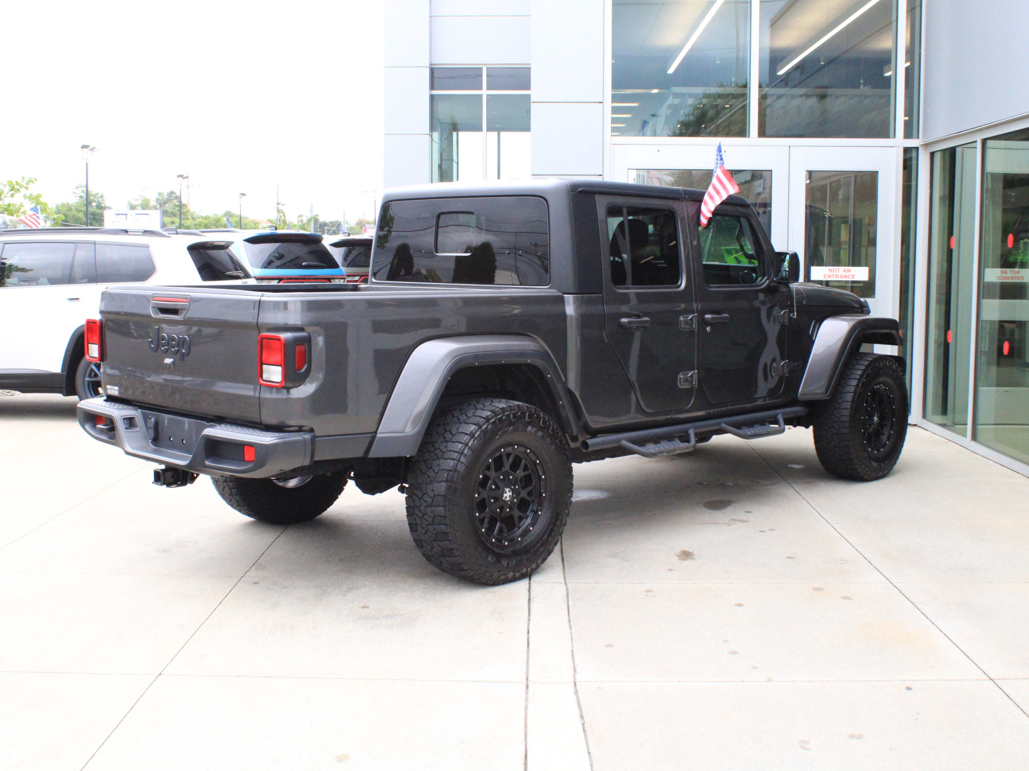 Used 2022 Jeep Gladiator Sport AWD/4WD image 6