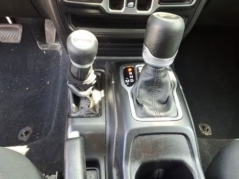 Used 2022 Jeep Wrangler Unlimited Sport AWD/4WD image 14