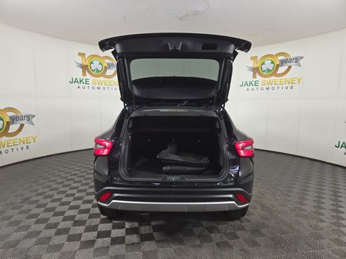 Used 2025 Chevrolet Trax LT w/ Driver Confidence Package FWD image 31