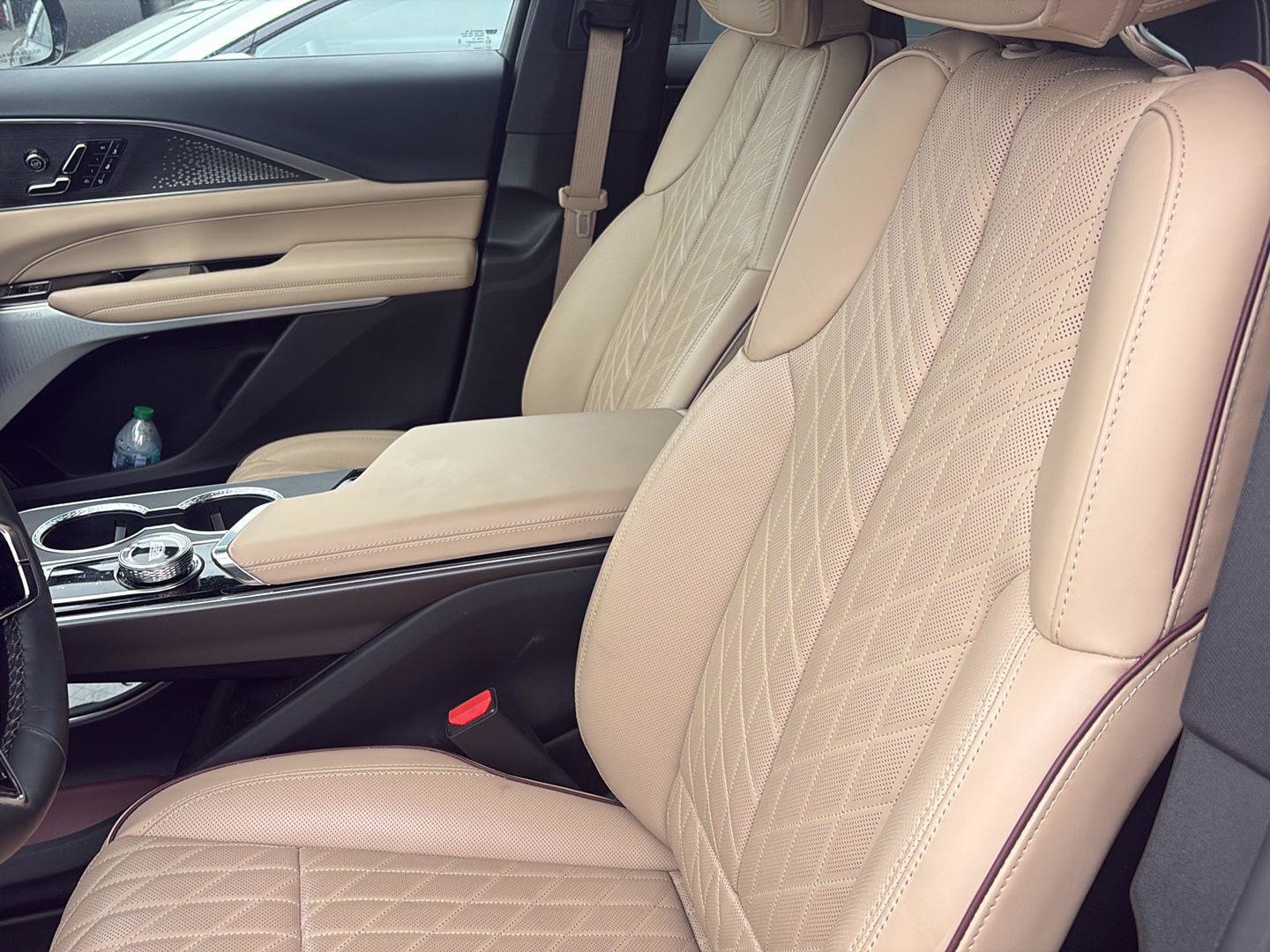 Used 2026 Cadillac Lyriq Signature Luxury w/ Nappa Leather Package AWD/4WD image 6