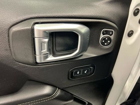 Used 2020 Jeep Gladiator Overland image 6