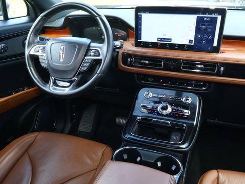 Used 2022 Lincoln Nautilus Reserve w/ Luxury Package FWD image 10