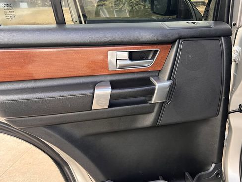 Used 2016 Land Rover LR4 HSE image 19