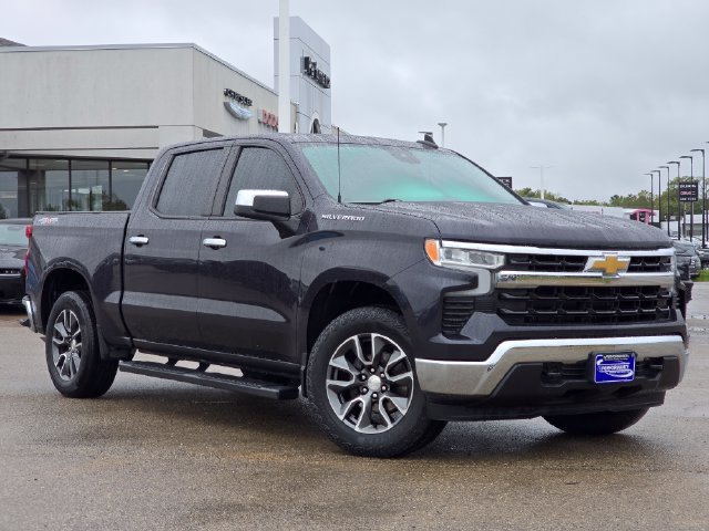 Used 2022 Chevrolet Silverado 1500 LT AWD/4WD image 2