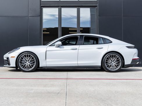 Certified 2026 Porsche Panamera RWD image 2