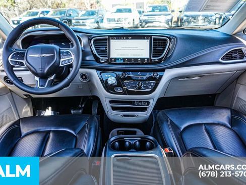 Used 2023 Chrysler Pacifica Touring-L image 28