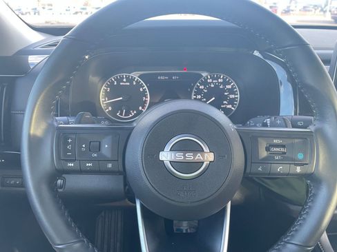 Used 2025 Nissan Pathfinder SV image 28