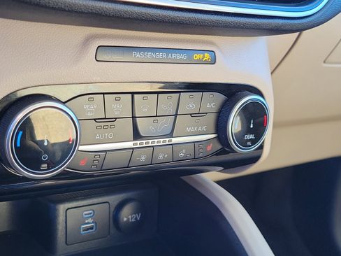 Certified 2022 Ford Escape Titanium image 30