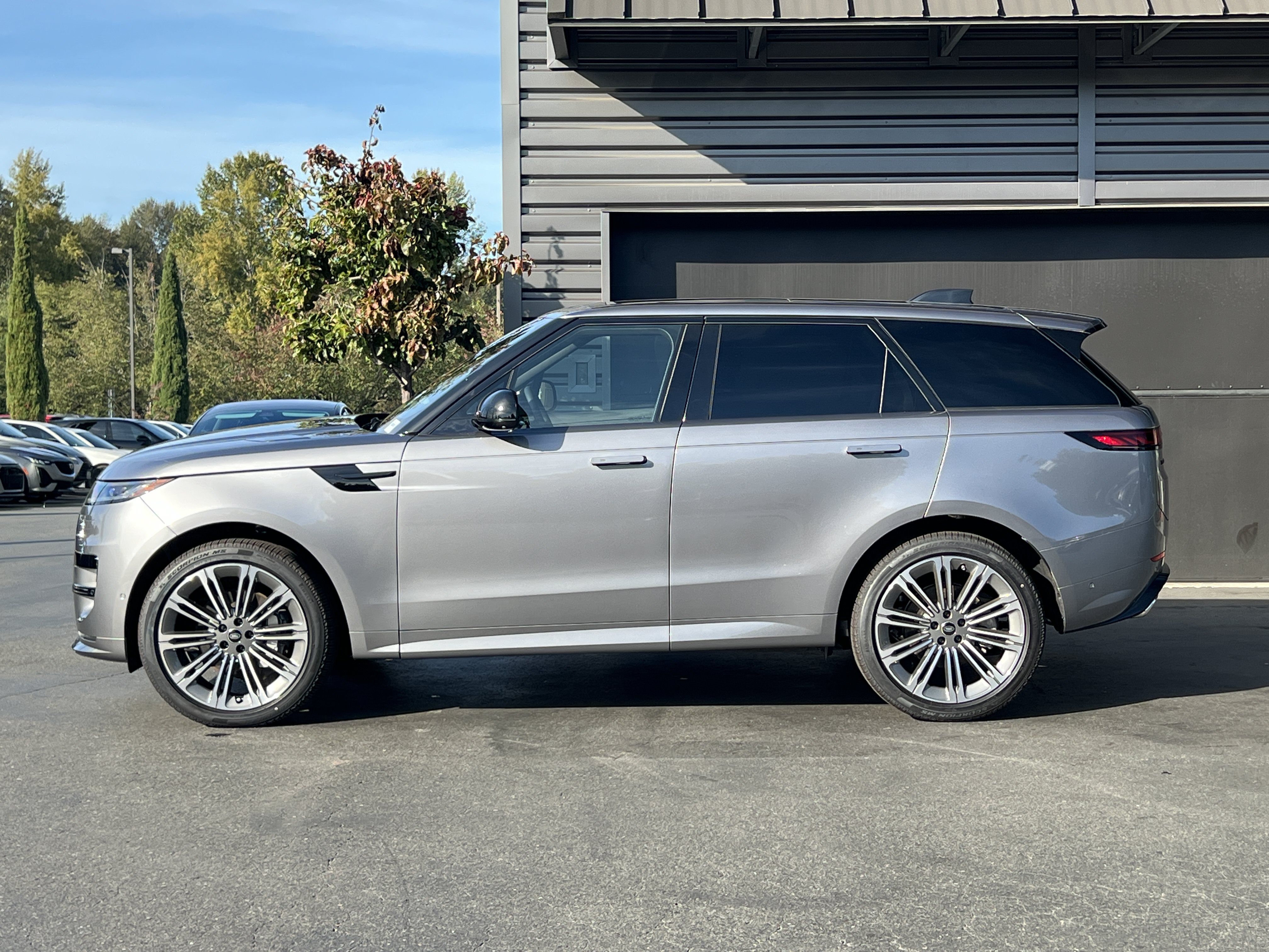 New 2025 Land Rover Range Rover Sport Dynamic SE AWD/4WD image 5