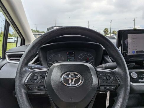 Used 2025 Toyota Corolla LE FWD image 20