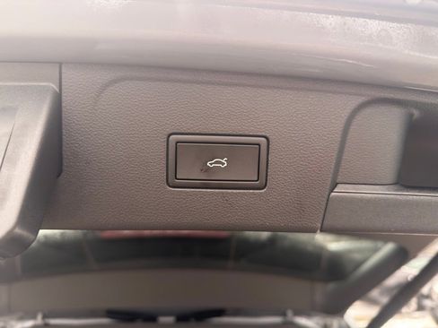 Used 2025 Volkswagen Atlas Peak Edition SE image 40