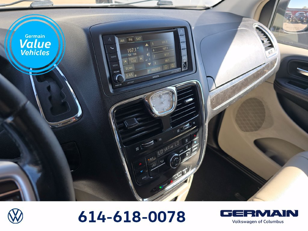 Used 2014 Chrysler Town & Country Touring FWD image 21
