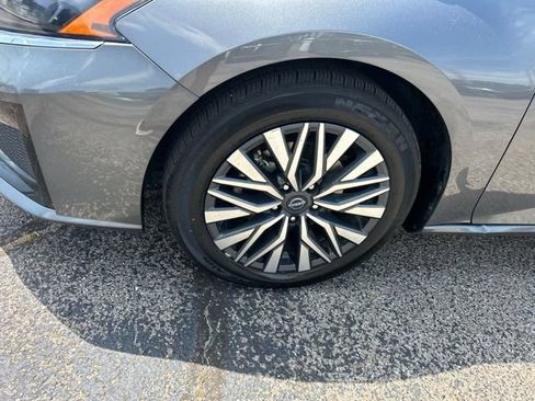 Used 2025 Nissan Altima 2.5 SV FWD image 10