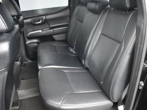 Used 2020 Toyota Tacoma Limited image 27
