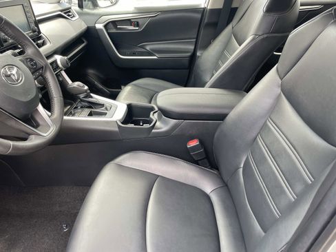 Used 2022 Toyota RAV4 XLE Premium w/ Carpet Mat Package (TMS) FWD image 16