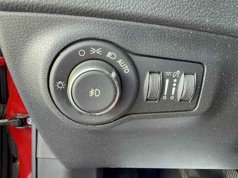 Used 2018 Jeep Compass Latitude FWD image 27