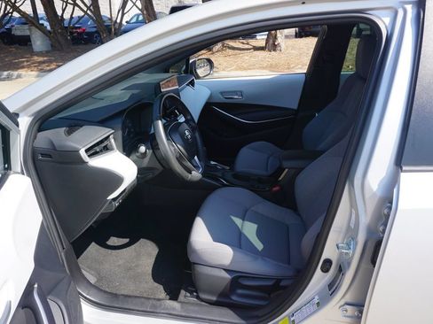 Used 2024 Toyota Corolla SE FWD image 2