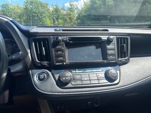 Used 2018 Toyota RAV4 XLE AWD/4WD image 15