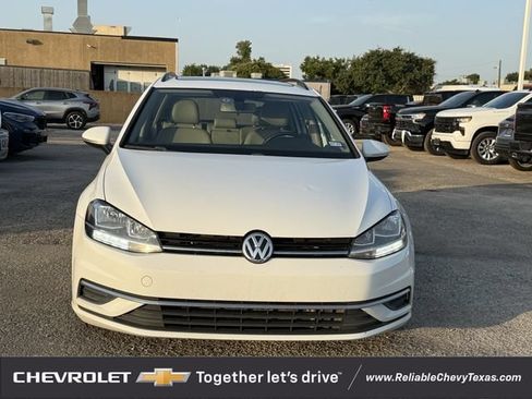 Used 2018 Volkswagen Golf SE FWD image 2