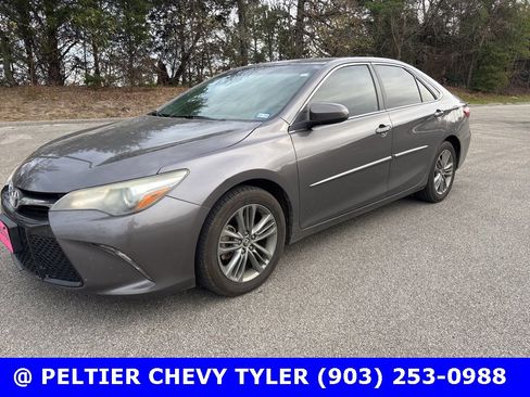 Used 2015 Toyota Camry SE image 3