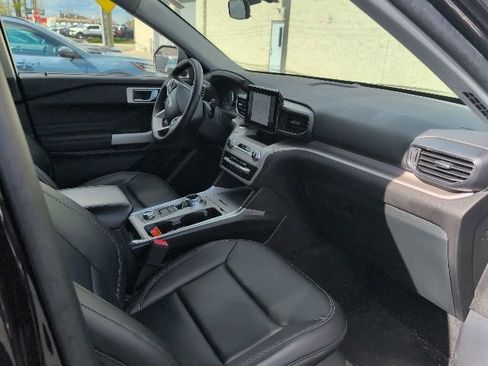 Used 2024 Ford Explorer XLT w/ Equipment Group 202A AWD/4WD image 10