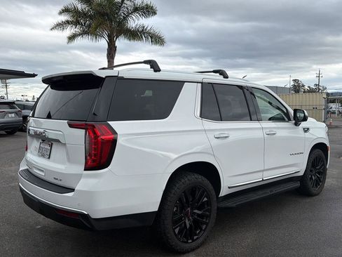 Used 2023 GMC Yukon SLT w/ SLT Premium Package image 4