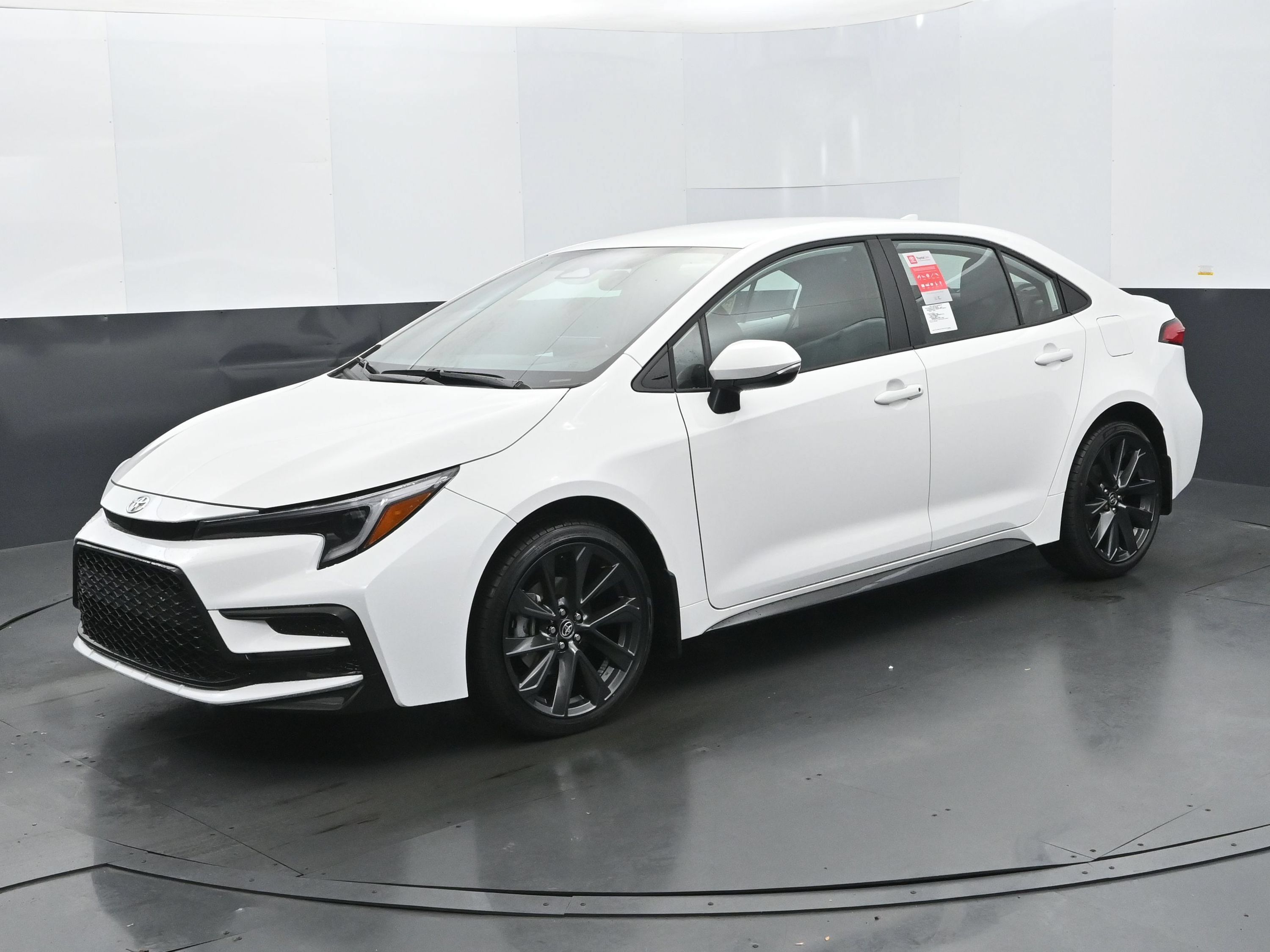 Used 2026 Toyota Corolla SE FWD image 1
