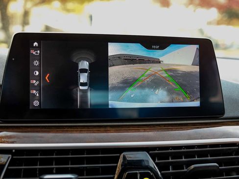 Used 2019 BMW 530i xDrive w/ M Sport Package image 21