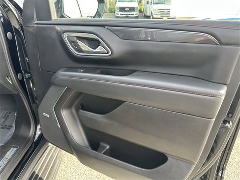 Used 2023 Chevrolet Suburban RST w/ Sport Performance Package image 35