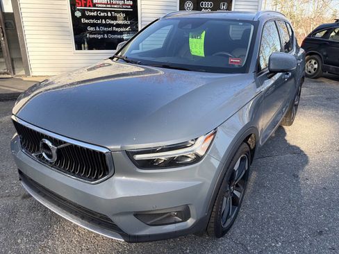 Used 2021 Volvo XC40 T5 Momentum w/ Premium Package AWD/4WD image 10