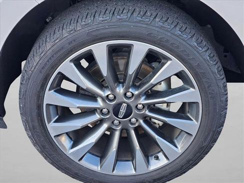 Used 2018 Lincoln Navigator Select w/ Technology Package image 24