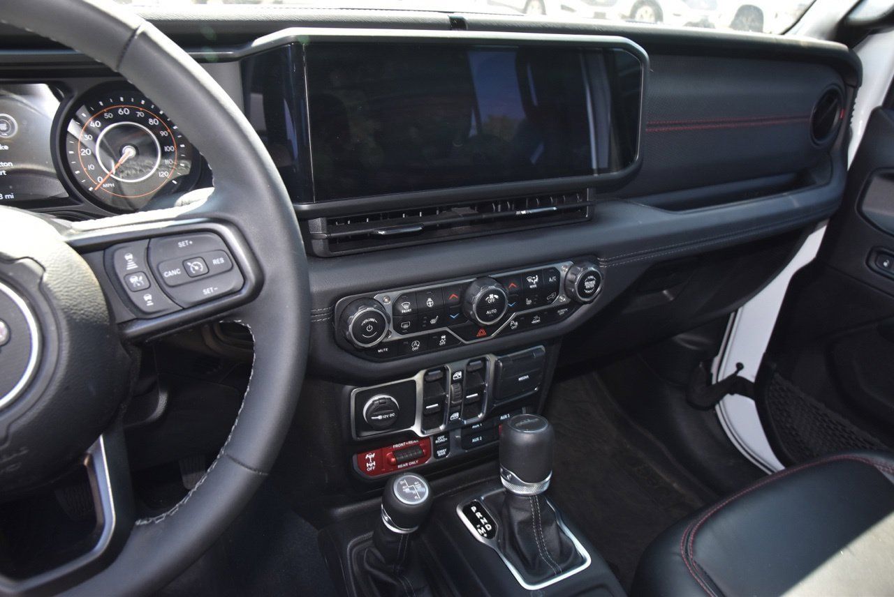 Used 2025 Jeep Gladiator Rubicon AWD/4WD image 8