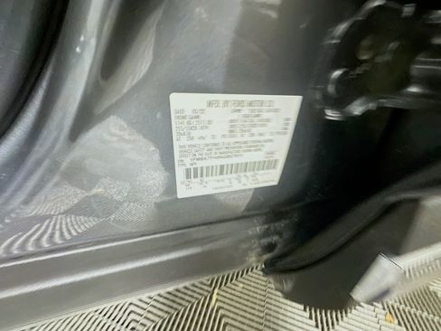 Used 2022 Ford Explorer Limited image 12