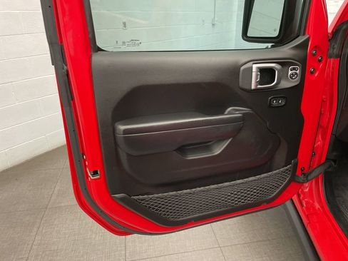 Used 2024 Jeep Wrangler Unlimited Rubicon 4xe w/ Technology Group image 21