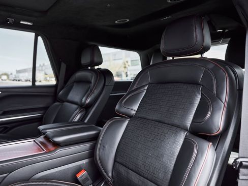Used 2025 Lincoln Navigator Black Label AWD/4WD image 46