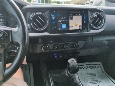 Used 2018 Toyota Tacoma TRD Sport AWD/4WD image 17