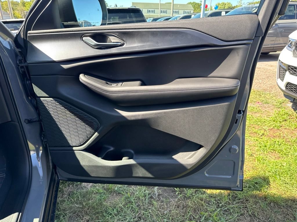 New 2027 Jeep Grand Cherokee Laredo X AWD/4WD image 28