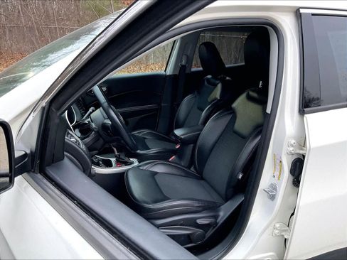 Used 2019 Jeep Compass Latitude w/ Cold Weather Group image 19