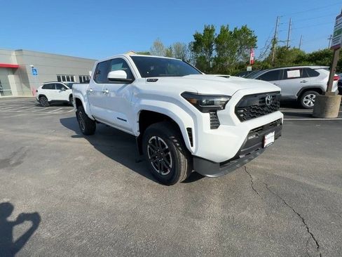 New 2025 Toyota Tacoma TRD Sport image 2