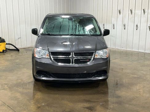 Used 2019 Dodge Grand Caravan SE w/ UConnect Hands-Free Group image 2