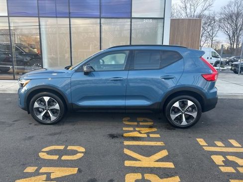 Certified 2025 Volvo XC40 B5 Plus image 2