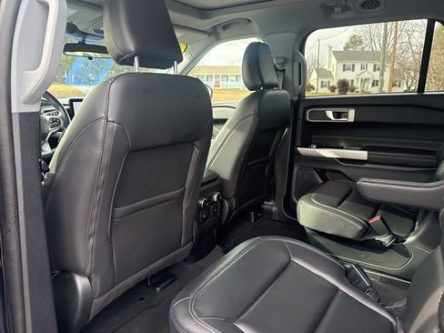 Certified 2022 Ford Explorer XLT w/ Equipment Group 202A image 19