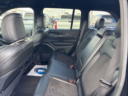 Used 2022 Jeep Grand Cherokee Altitude image 30