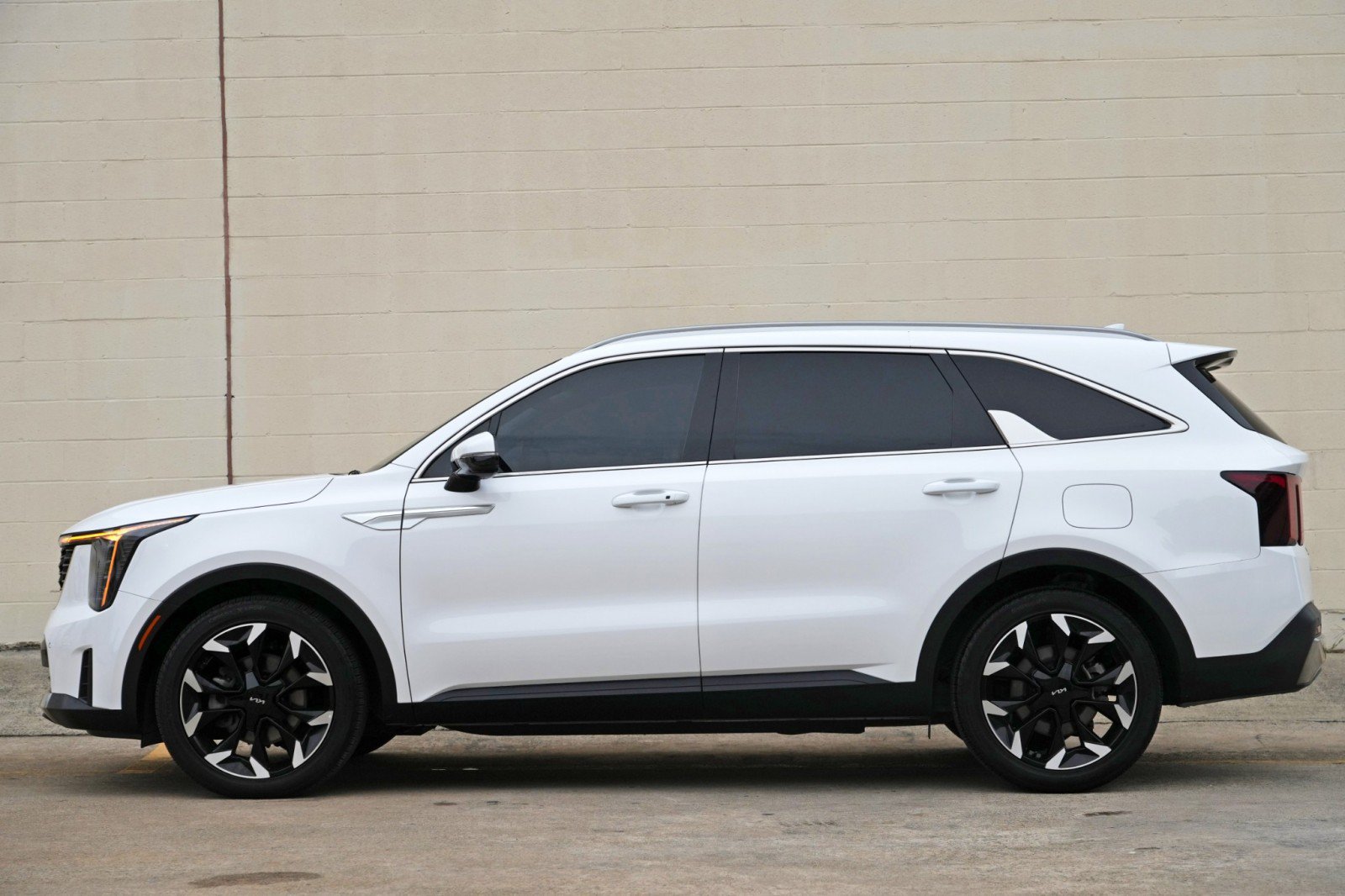Used 2025 Kia Sorento EX w/ Panoramic Sunroof Package FWD image 8