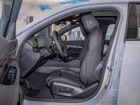 New 2026 BMW 550e xDrive w/ Executive Package image 20